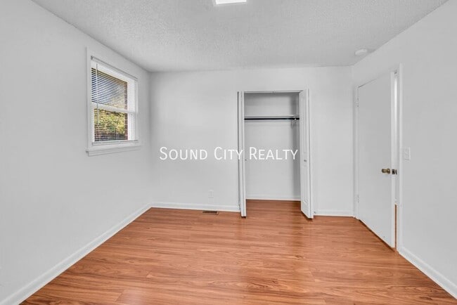 3232 Hinkle Dr in Nashville, TN - Building Photo - Building Photo