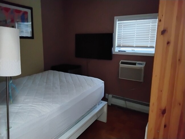 20309 33rd Ave in Bayside, NY - Building Photo - Building Photo