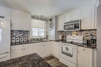 48 Vanbuskirk Dr in St Thomas, ON - Building Photo - Building Photo