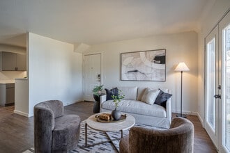 Vineyards on Garland Apartments in Fayetteville, AR - Building Photo - Interior Photo