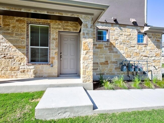 421 Epiphany Ln in Pflugerville, TX - Foto de edificio - Building Photo