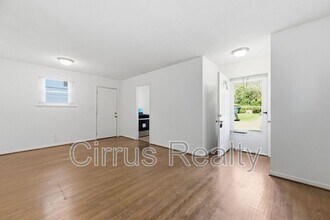 327 Sycamore Ave in Newport News, VA - Building Photo - Building Photo