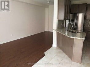 15 Durblee Ave in Aurora, ON - Building Photo - Building Photo