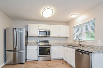 5215 Little Sandy Dr in Raleigh, NC - Foto de edificio - Building Photo