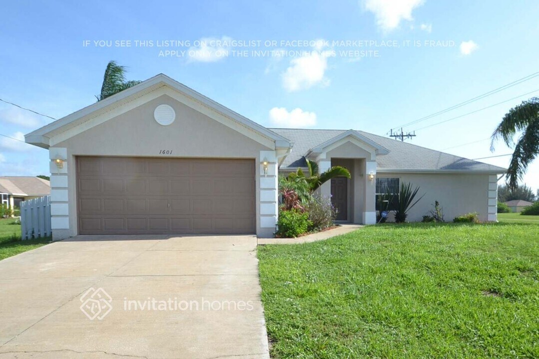 1601 SW 14th St in Cape Coral, FL - Building Photo