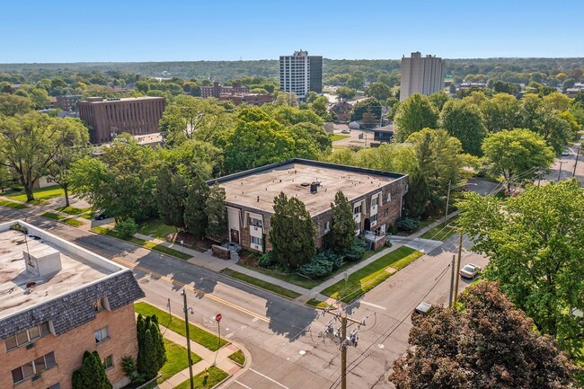 property at 805 N Court St
