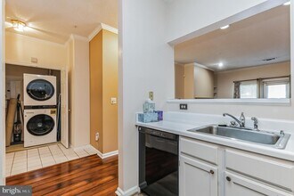 14303 Grape Holly Grove-Unit -11 in Centreville, VA - Building Photo - Building Photo