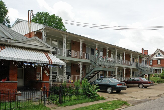 16th & Avery Apartments in Parkersburg, WV - Building Photo - Building Photo