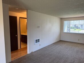 4830 Elderberry Loop in Springfield, OR - Building Photo - Building Photo