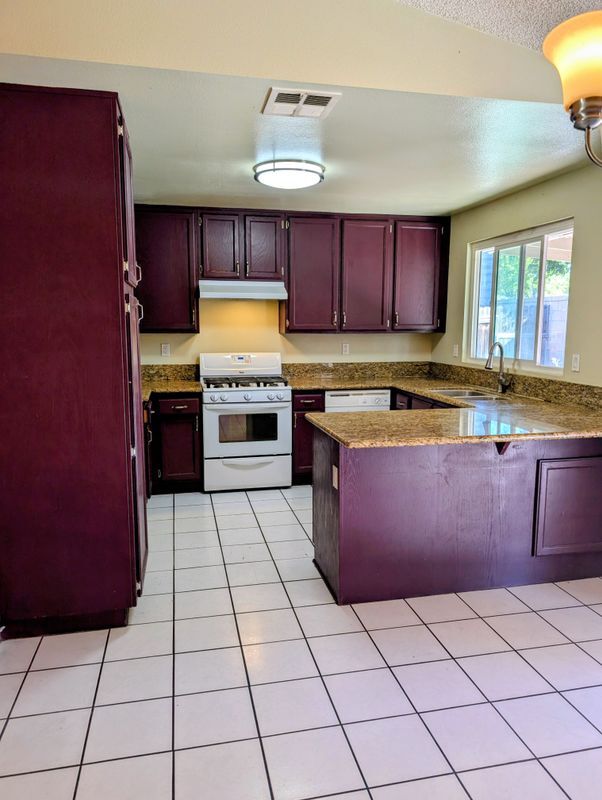 2524 W Plaza Serena Dr in Rialto, CA - Building Photo - Building Photo