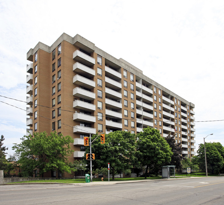 Villa Otthon Lambton in Toronto, ON - Building Photo