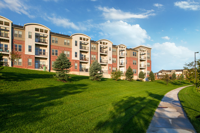 Broadmoor Hills in Omaha, NE - Building Photo - Building Photo