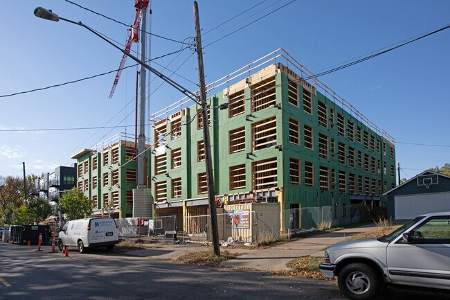 400 2nd St NE in Minneapolis, MN - Foto de edificio - Building Photo