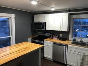 1121 Broadway St S, Unit Unit #2 in Menomonie, WI - Building Photo - Building Photo