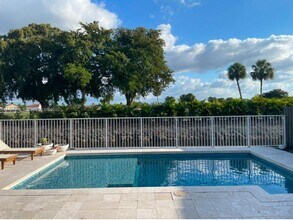 10570 NW 51st St in Doral, FL - Building Photo - Building Photo