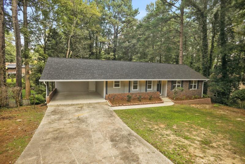 2489 Greenwood Cir in East Point, GA - Building Photo