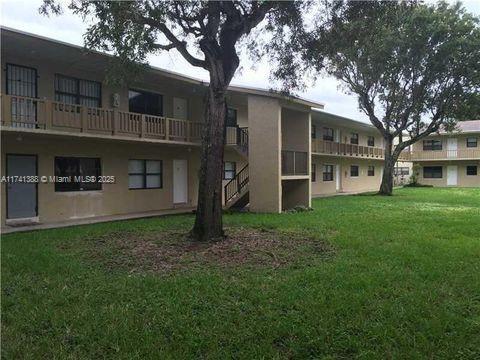 10370 SW 220th St in Cutler Bay, FL - Building Photo