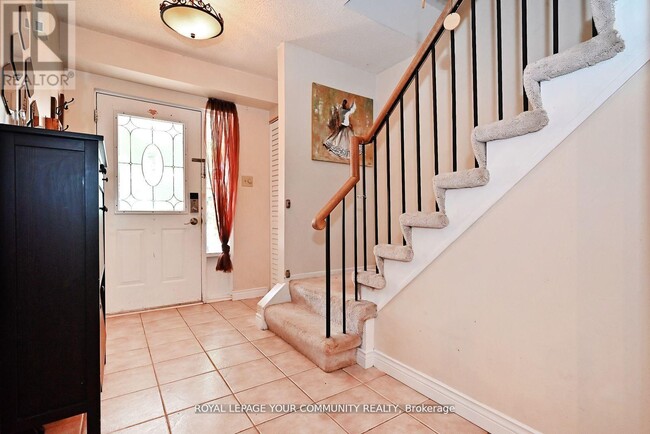 304 Maciver Blvd in Newmarket, ON - Building Photo - Building Photo