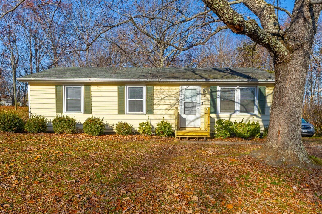 153 Izaak Rd in Madison Heights, VA - Building Photo