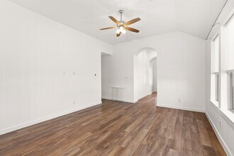 13105 Sapphire Lake Ln in La Marque, TX - Building Photo - Building Photo