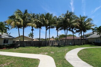 12419 Westhampton Cir in Wellington, FL - Building Photo - Building Photo