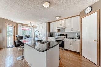 170 Shawbrooke Green SW in Calgary, AB - Building Photo - Building Photo