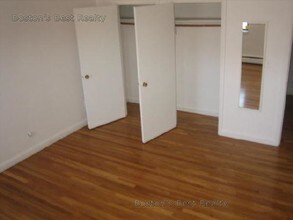 1027 Commonwealth Avenue-Unit -12 in Boston, MA - Building Photo - Building Photo