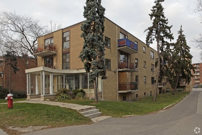 2353 PARKTOWERS APARTMENTS in Mississauga, ON - Building Photo - Building Photo