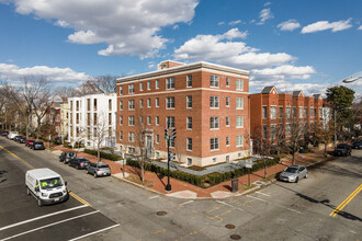 6 BR, 6 BA Co-living Apartment in Washington, DC - Building Photo - Building Photo