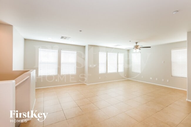 8944 Amy Olivia Ave in Las Vegas, NV - Foto de edificio - Building Photo