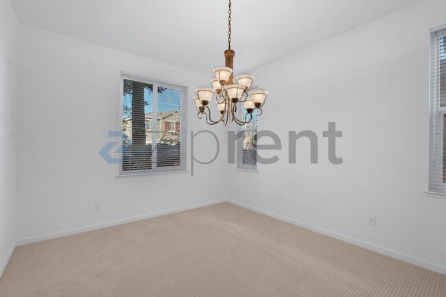 6704 Camacha Way in Elk Grove, CA - Building Photo - Building Photo