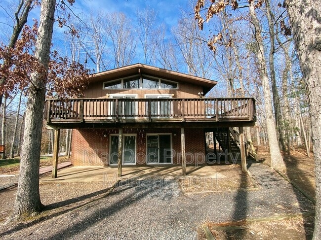 property at 3621 Lakeview Pkwy