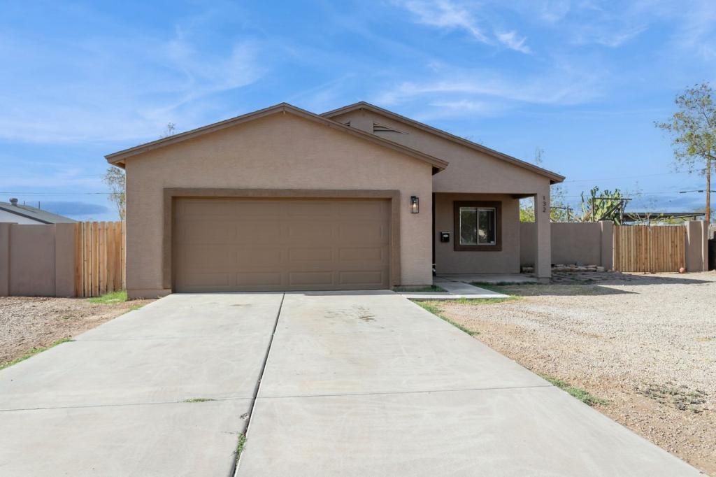 132 W Southgate Ave in Phoenix, AZ - Building Photo