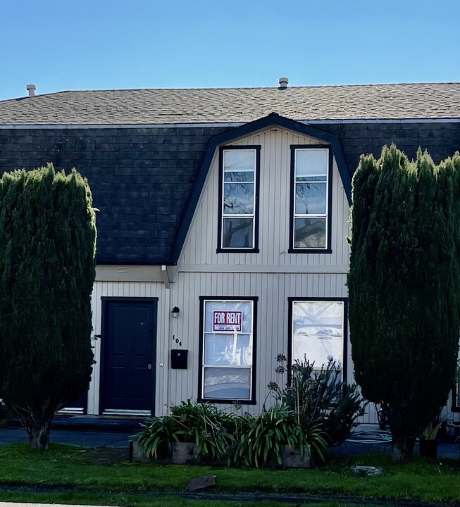 104 George St in Cotati, CA - Building Photo