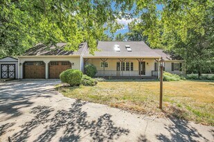 1705 Lake Shore Dr in Mahomet, IL - Building Photo