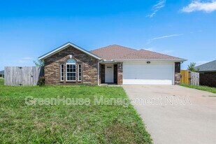 520 Dewberry Ln in Centerton, AR - Building Photo