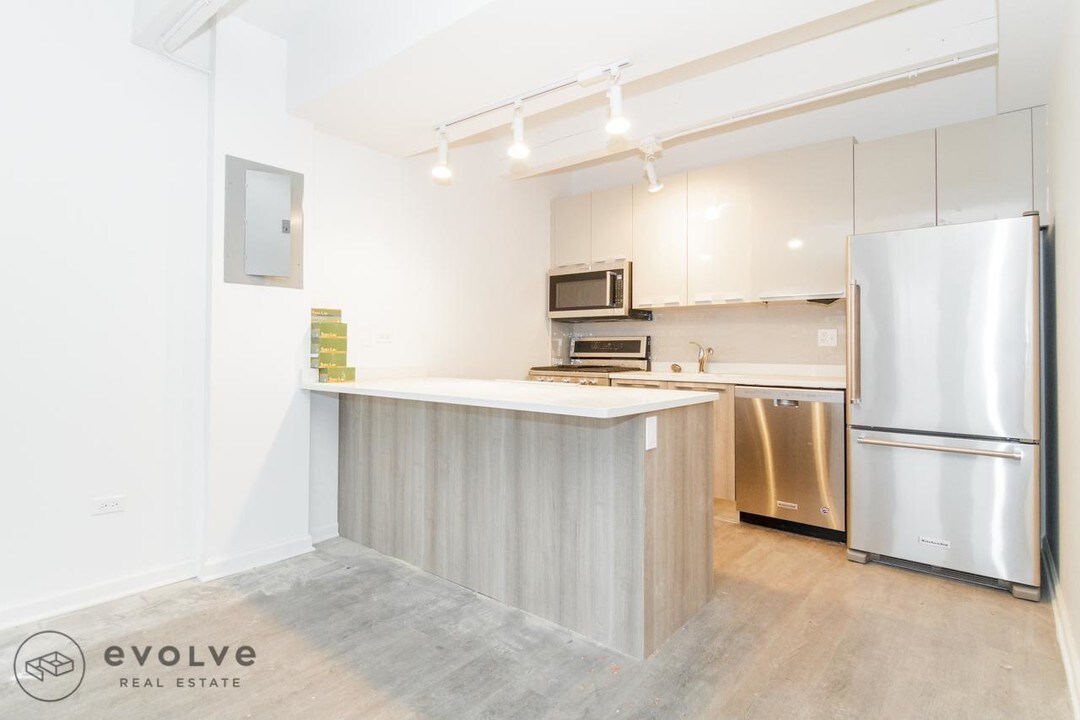 940 W Dakin St in Chicago, IL - Building Photo