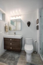 8001 Crespi Blvd in Miami, FL - Building Photo - Building Photo