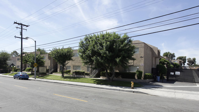 Monte Vista Manor Apartments in La Habra, CA - Building Photo - Building Photo