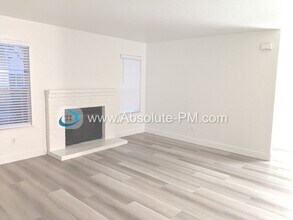 9151 Newhall Dr in Sacramento, CA - Building Photo - Building Photo
