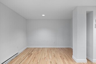 1763 Beacon St in Brookline, MA - Foto de edificio - Building Photo