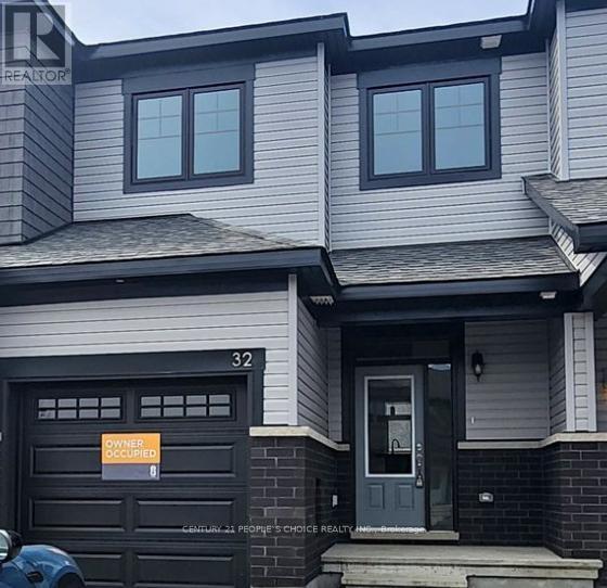 32 Atop Ln in Ottawa, ON - Building Photo