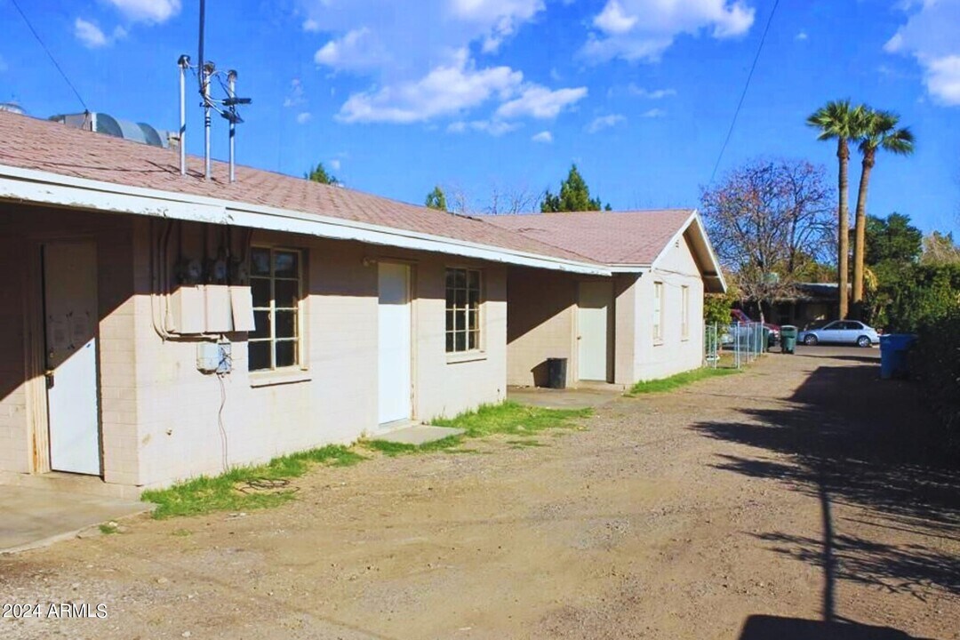 5322 N 22nd Ave, Unit Apt B in Phoenix, AZ - Building Photo