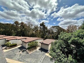 2406 Altisma Way in Carlsbad, CA - Building Photo - Building Photo