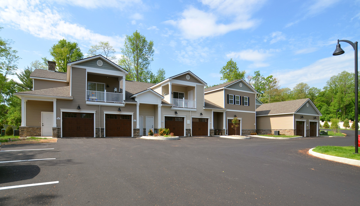 Park Place at Town Center in Glenmont, NY - Building Photo