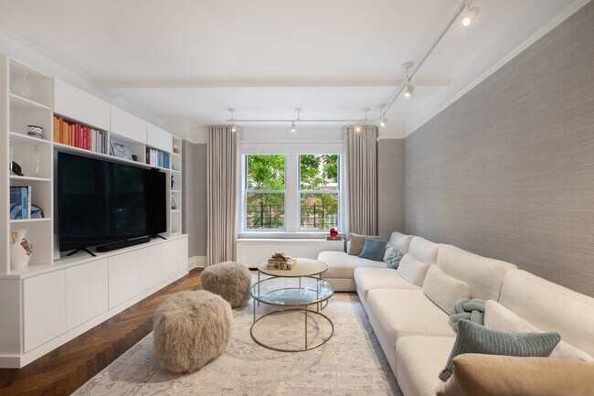 220 W 93rd St in New York, NY - Building Photo - Building Photo