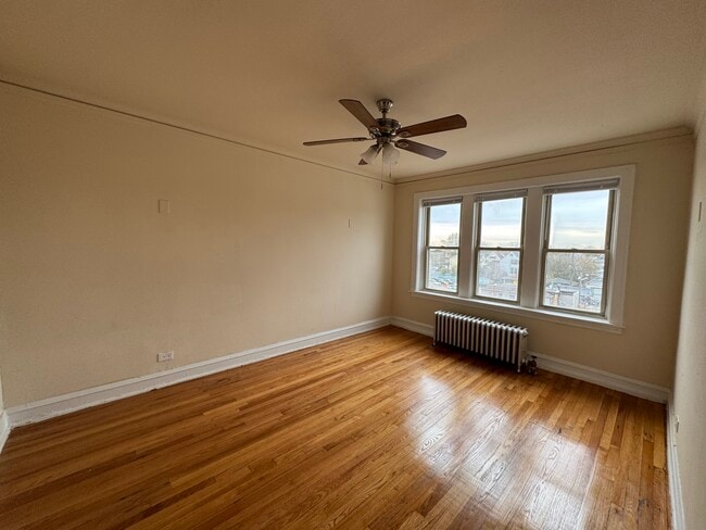 2043 N Cicero Ave, Unit 3S in Chicago, IL - Building Photo - Building Photo