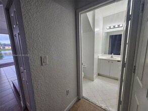 1005 NE 42nd Ave in Homestead, FL - Foto de edificio - Building Photo