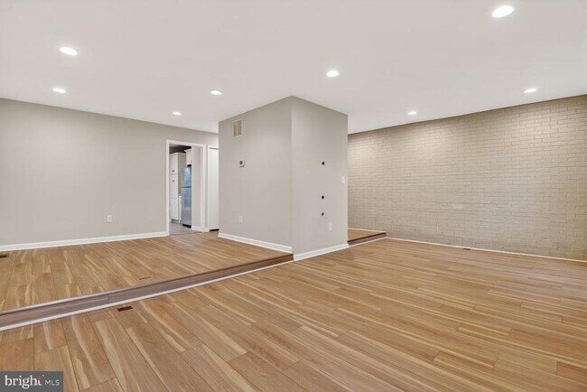 2874 Sutton Oaks Ln in Vienna, VA - Building Photo - Building Photo