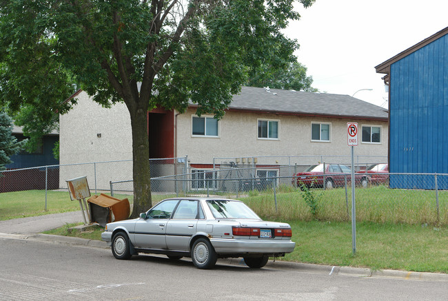 1607 Sloan St in St. Paul, MN - Building Photo - Building Photo